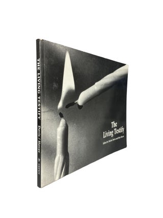Item #15473 The Living Testify. Moshe DAVIS, Meir HOVAV